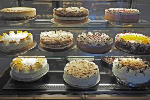 Auswahl selbstgemachter Torten im Café Cake in Büsum